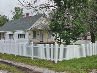 /international/us/471-n-19th-hamilton-il-110099883325/