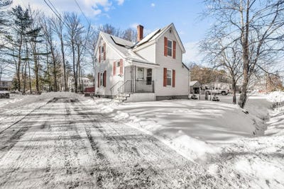 /international/us/22-pine-street-milford-me-110104551310/