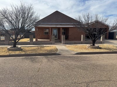 /international/us/923-s-adams-tucumcari-nm-110105848016/