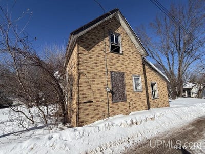 /international/us/412-4th-1-2-alley-iron-mountain-mi-110105878031/