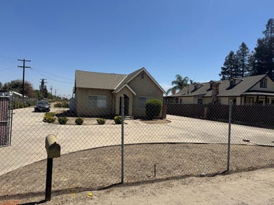 /international/us/5528-s-elm-avenue-fresno-ca-110119624710/
