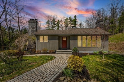 /international/us/8122-w-hollow-road-naples-ny-110107632042/