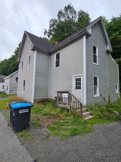 /international/us/25-margin-street-orono-me-110100587865/