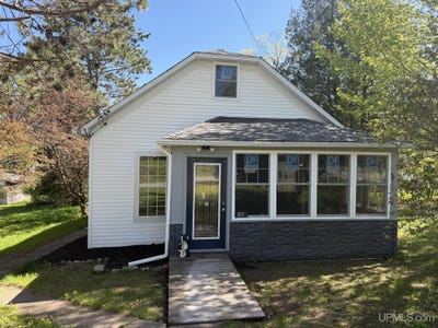 /international/us/107-fourth-street-crystal-falls-mi-110108470506/