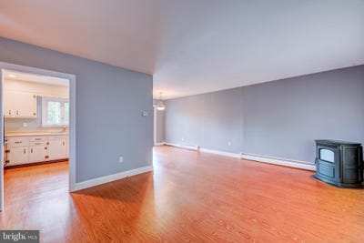 /international/us/9-rita-road-yardley-pa-110100972537/