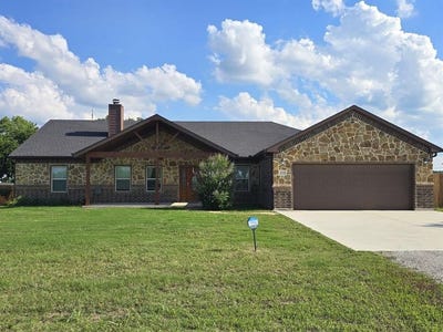/international/us/3250-springfield-rd-springtown-tx-110108230434/