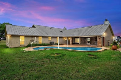 /international/us/3057-holy-road-abbott-tx-110099893910/
