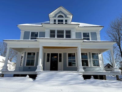 /international/us/131-madison-avenue-skowhegan-me-110104845912/