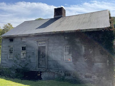 /international/us/2296-n-main-street-londonderry-vt-110093049197/