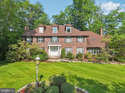 /international/us/7-hidden-springs-lane-hightstown-nj-110100413240/
