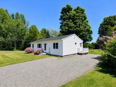/international/us/13-scottsdale-road-newport-city-vt-110108543361/
