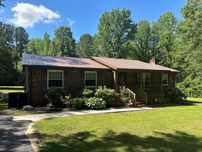/international/us/107-marrow-street-clarksville-va-110108569084/