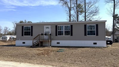 /international/us/57-riverview-drive-rochester-nh-110106925005/