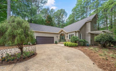 /international/us/4-hunters-green-court-durham-nc-110108380605/