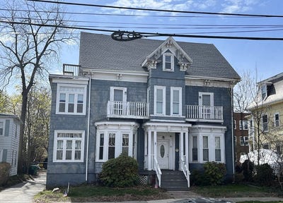 /international/us/13-portland-street-lynn-ma-110107483505/