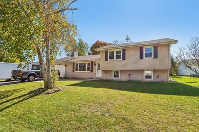 /international/us/1825-esch-road-twin-lakes-wi-110120629201/