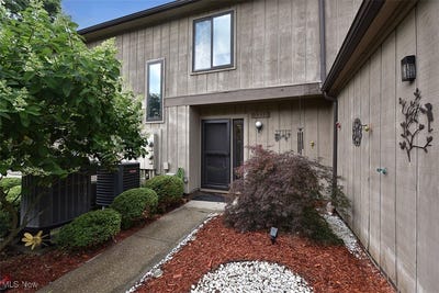 /international/us/7332-creekwood-drive-north-royalton-oh-110100997668/