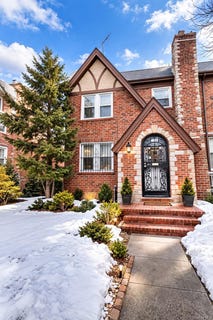 /international/us/85-32-68th-avenue-rego-park-ny-110105632488/