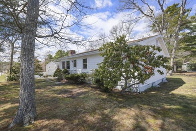 /international/us/49-onset-avenue-buzzards-bay-ma-110107542622/