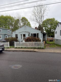 /international/us/38-robinson-street-new-london-ct-110107809812/