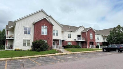 /international/us/33b-grand-canyon-drive-baraboo-wi-110100565915/