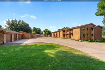 /international/us/300-e-25th-yankton-sd-110107637070/