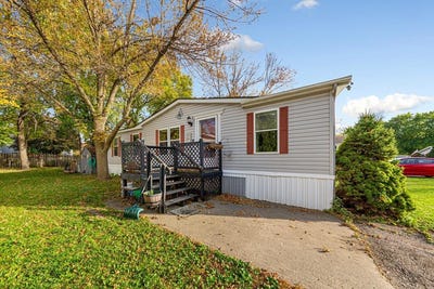 /international/us/107-hilton-court-mankato-mn-110120059946/
