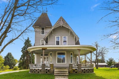 /international/us/110-e-mission-street-strawberry-point-ia-110120590523/