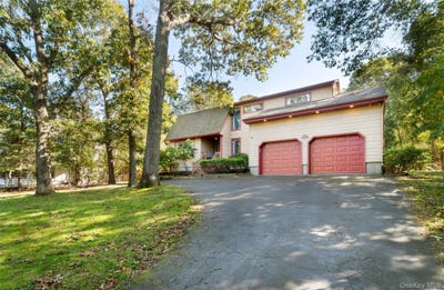 /international/us/5-bay-woods-drive-hampton-bays-ny-110103504302/