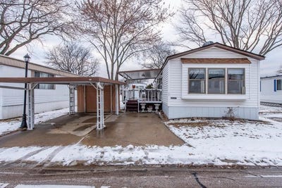/international/us/3268-meadow-drive-park-city-il-110104954530/