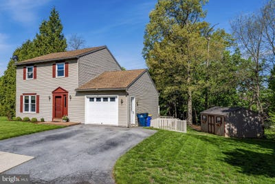 /international/us/107-lynwood-street-terre-hill-pa-110108848925/