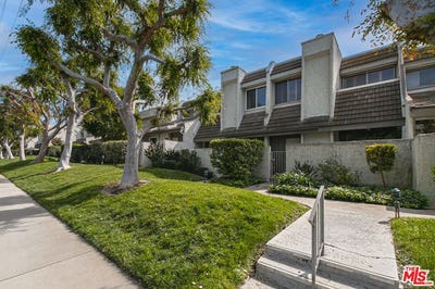 /international/us/11868-moorpark-st-studio-city-ca-110107785659/