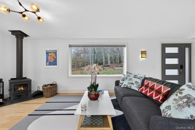 /international/us/119-lenni-lenape-road-narrowsburg-ny-110106374062/