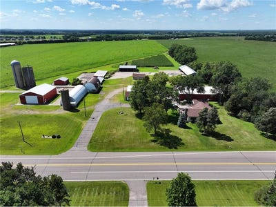/international/us/8010-center-street-clear-lake-mn-110107699179/