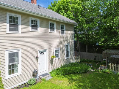 /international/us/2-warren-street-hallowell-me-110107377707/