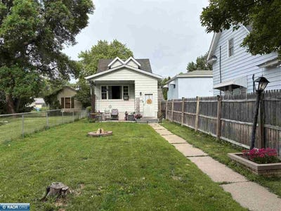 /international/us/2523-4th-avenue-east-hibbing-mn-110100464099/