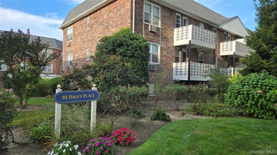 /international/us/30-daley-place-lynbrook-ny-110104107970/