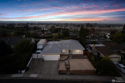 /international/us/1202-alamo-way-pittsburg-ca-110104292528/