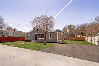 /international/us/21-evergreen-street-dartmouth-ma-110107663067/