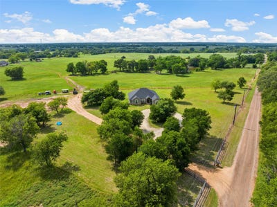/international/us/638-county-road-337-rosebud-tx-110107608388/