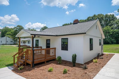 /international/us/606-mauney-avenue-kings-mountain-nc-110101309964/