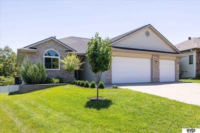 /international/us/230-e-view-drive-council-bluffs-ia-110108887164/