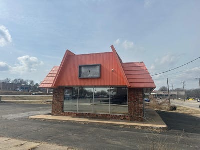 /international/us/402-s-jefferson-street-webb-city-mo-110108018155/