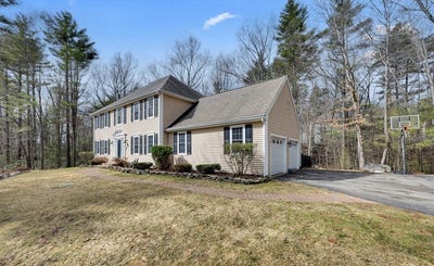 /international/us/24-evergreen-ln-sturbridge-ma-110106525407/
