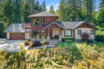 /international/us/609-dollar-coeur-d-alene-id-110108919781/