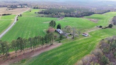 /international/us/677-tabor-road-gladys-va-110108576285/