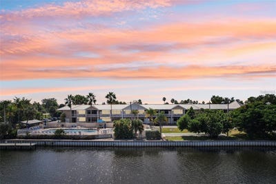 /international/us/611-b-destiny-drive-ruskin-fl-110106950317/