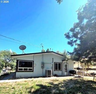/international/us/1070-main-st-arlington-or-110109160458/