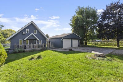 /international/us/4686-e-2351st-road-lake-holiday-il-110120460956/