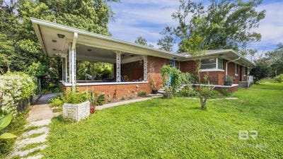 /international/us/400-n-pine-street-foley-al-110108178796/